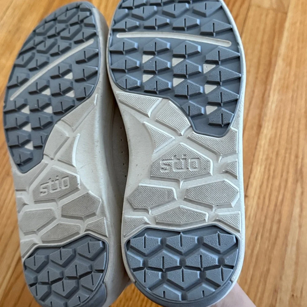 STIO COLTER SUMMER LOW SNEAKER. SIZE 7